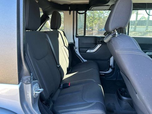 Used 2016 Jeep Wrangler Unlimited Sahara w/ Connectivity Group image 20