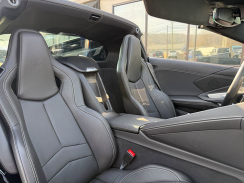 Used 2022 Chevrolet Corvette Stingray Coupe w/ Z51 Performance Package image 19