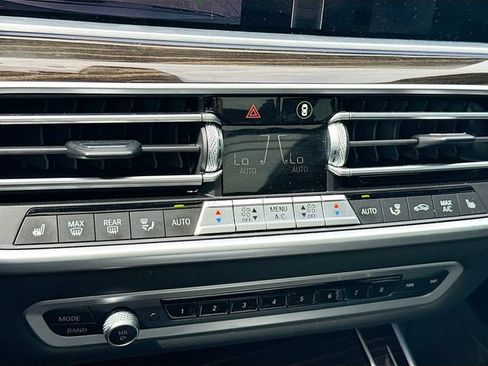 Used 2021 BMW X5 xDrive40i AWD/4WD image 18