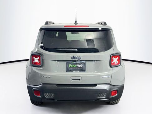 Used 2022 Jeep Renegade Latitude AWD/4WD image 7