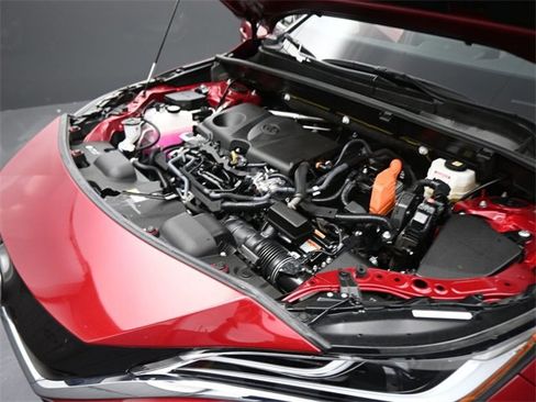 Used 2024 Toyota Venza XLE image 10