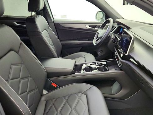 Used 2025 Volkswagen Atlas Cross Sport SE image 22