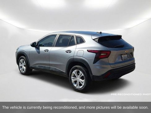 Used 2024 Chevrolet Trax LS FWD image 8