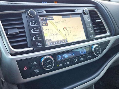 Used 2018 Toyota Highlander Limited image 13