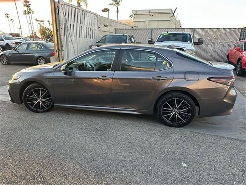 Used 2022 Toyota Camry SE image 7