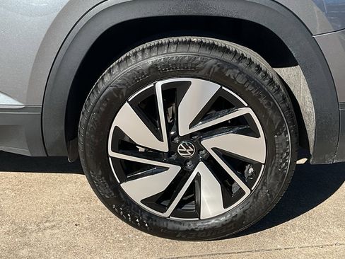 Used 2025 Volkswagen Atlas SE image 8