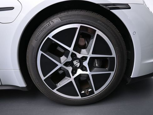 Used 2025 Porsche Taycan image 35