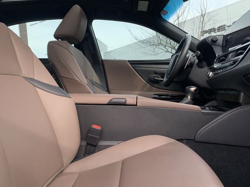 Certified 2025 Lexus ES 350 w/ Premium Package image 34