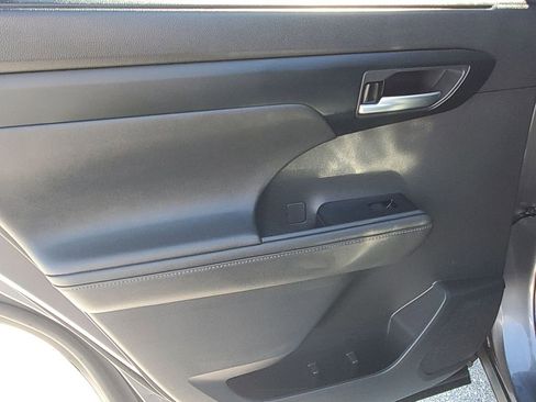 Used 2020 Toyota Highlander XLE image 43