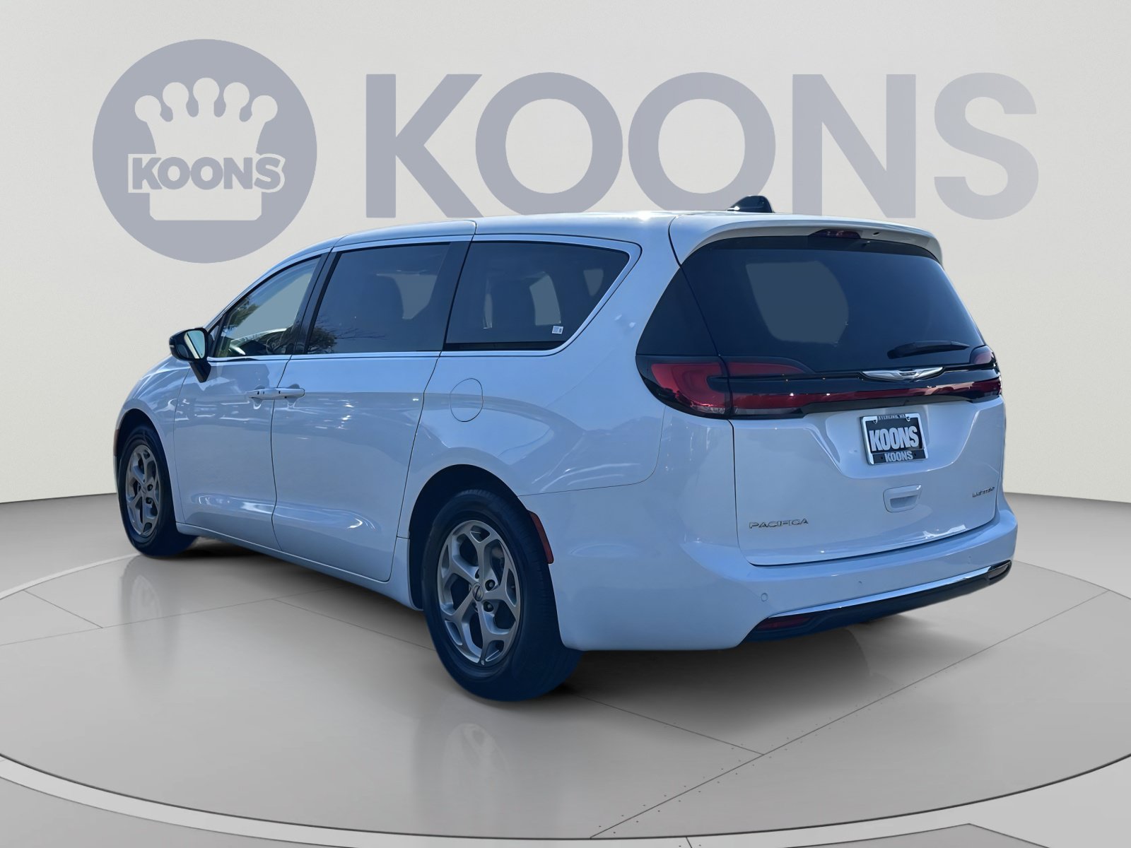 Used 2024 Chrysler Pacifica Limited FWD image 8