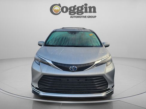 Certified 2024 Toyota Sienna XLE image 13