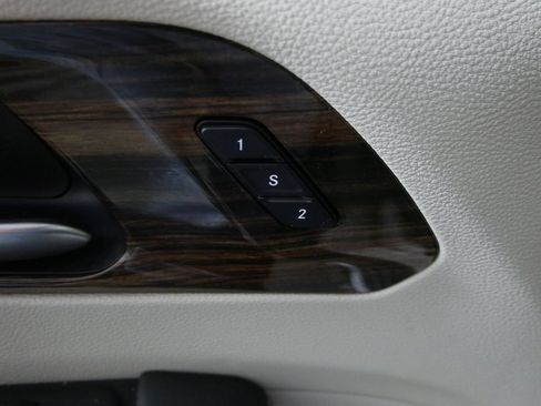 Used 2023 Chrysler Pacifica Limited w/ Uconnect Theater Family Group AWD/4WD image 15