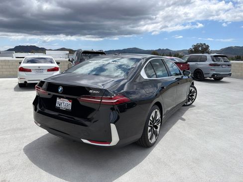 Used 2026 BMW 530i w/ Premium Package RWD image 4