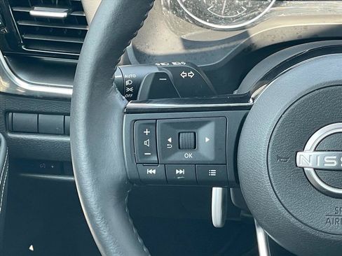 Used 2022 Nissan Rogue SV w/ SV Premium Package FWD image 13
