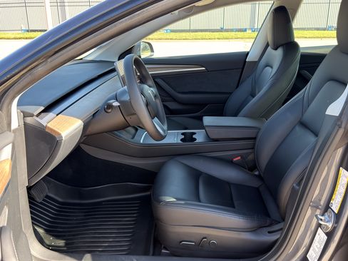 Used 2023 Tesla Model 3 Standard Range RWD image 9