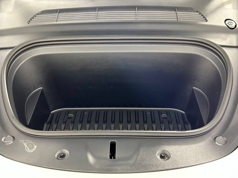 Used 2023 Tesla Model Y Long Range AWD/4WD image 31