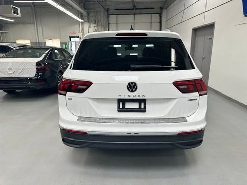 Certified 2022 Volkswagen Tiguan SE w/ Panoramic Sunroof Package image 13