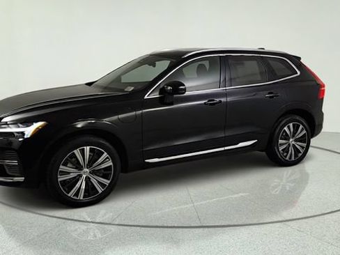 Certified 2023 Volvo XC60 T8 Plus AWD/4WD image 3