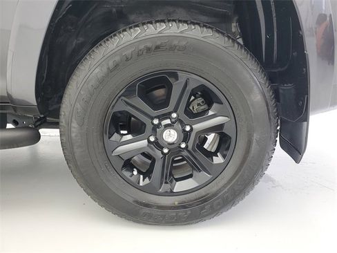 Used 2022 Toyota 4Runner SR5 Premium image 10