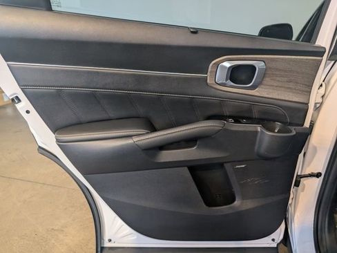 Used 2023 Kia Sorento SX Prestige image 23