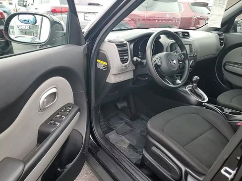 Used 2018 Kia Soul image 11