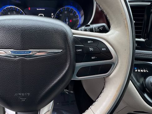 Used 2020 Chrysler Pacifica Limited FWD image 36