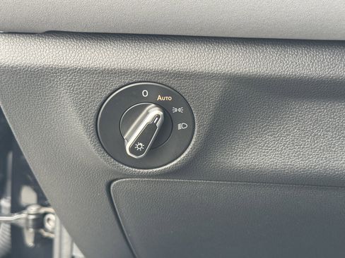 Used 2025 Volkswagen Jetta SE image 29