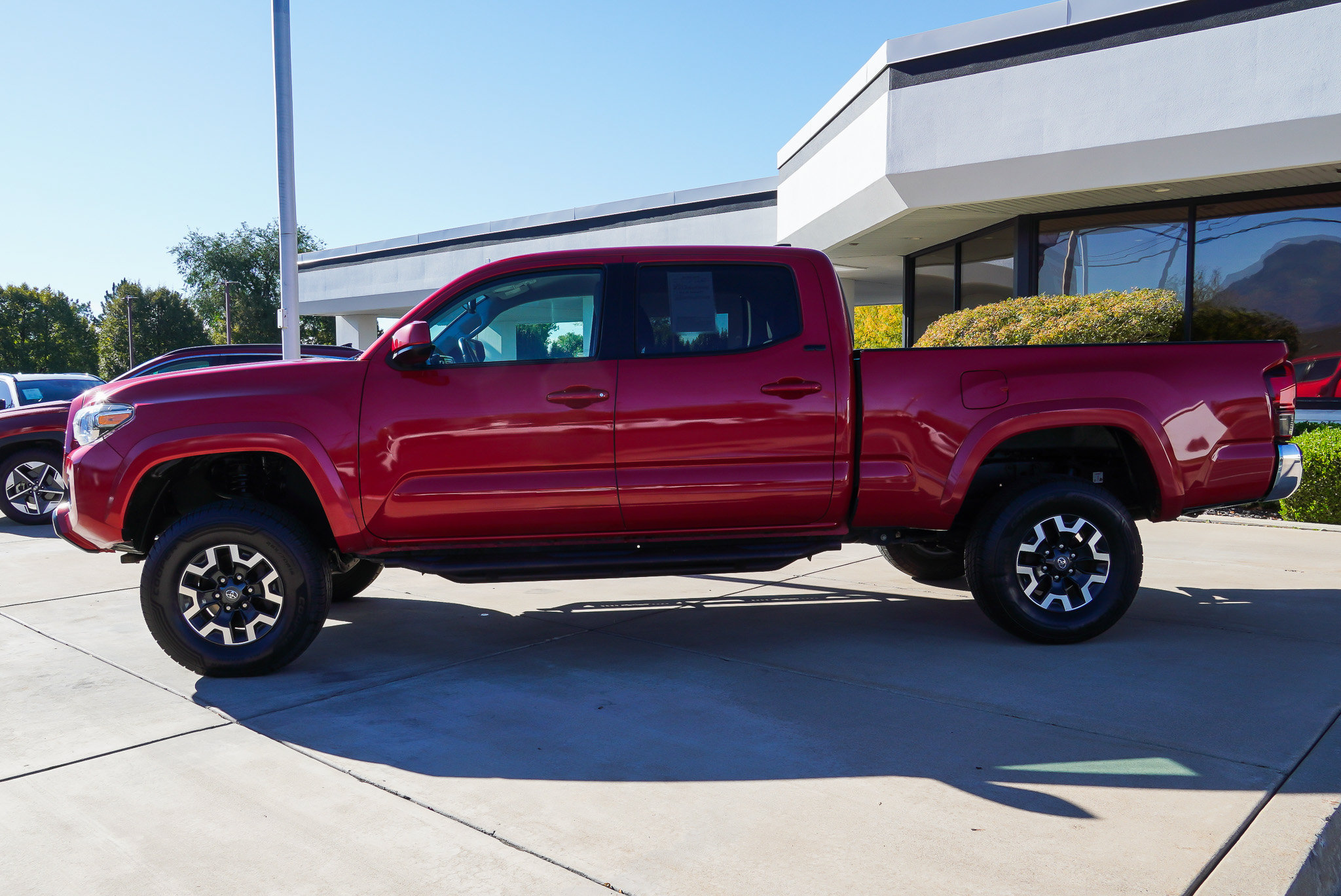 Used 2019 Toyota Tacoma SR5 AWD/4WD image 5