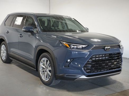 New 2026 Toyota Grand Highlander Platinum image 3