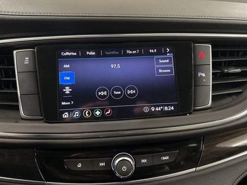 Used 2020 Buick Enclave Essence image 17