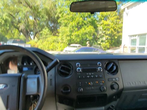 Used 2014 Ford F250 XL w/ Power Equipment Group image 15