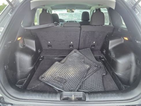 Used 2019 Jeep Cherokee Latitude w/ Cold Weather Group AWD/4WD image 12