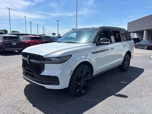 New 2026 Lincoln Navigator Black Label AWD/4WD image 3