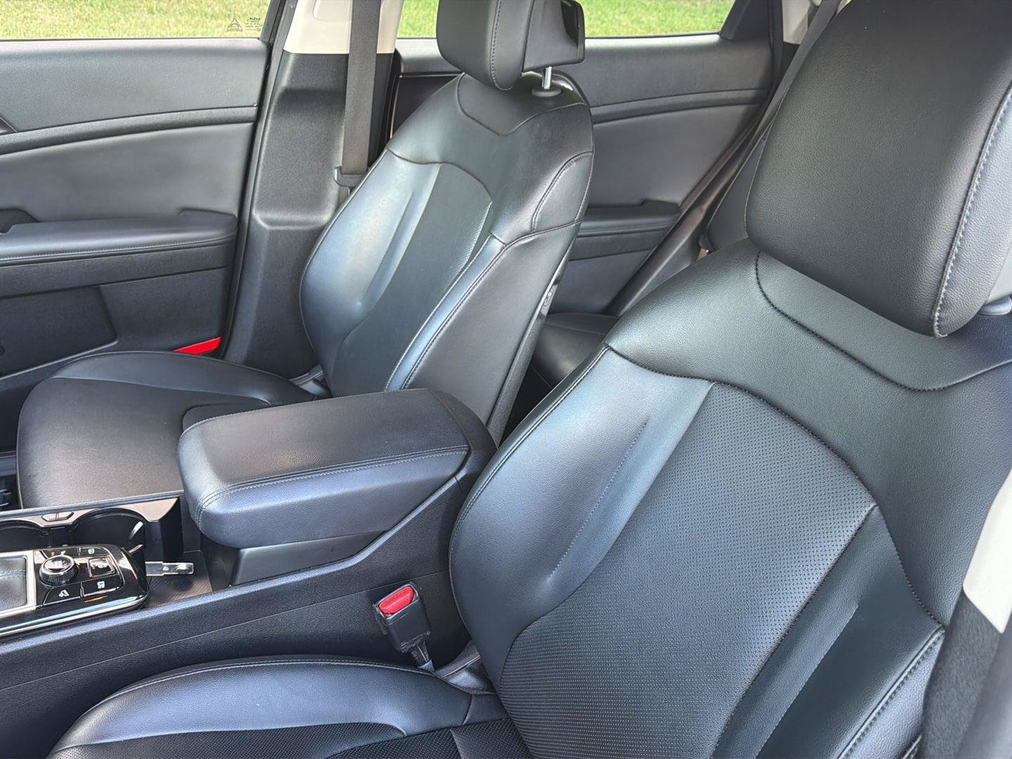 Used 2023 Kia Sportage EX FWD image 30