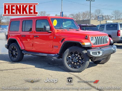 Used 2025 Jeep Wrangler Unlimited Sahara image 1