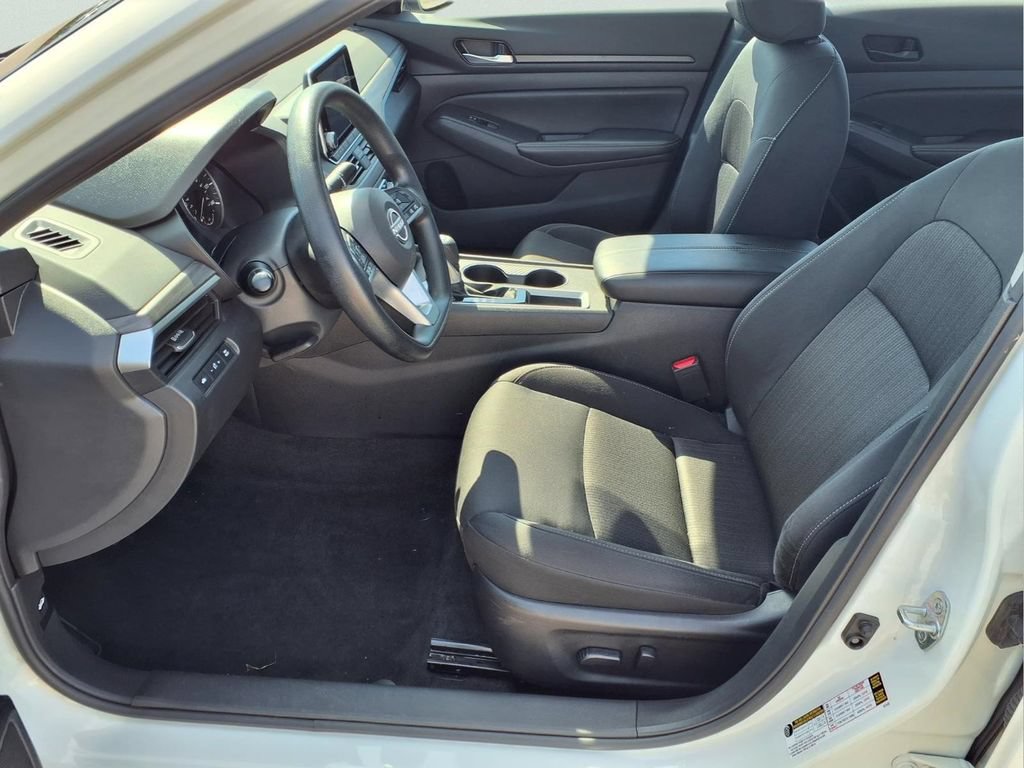 Used 2025 Nissan Altima 2.5 SV FWD image 21