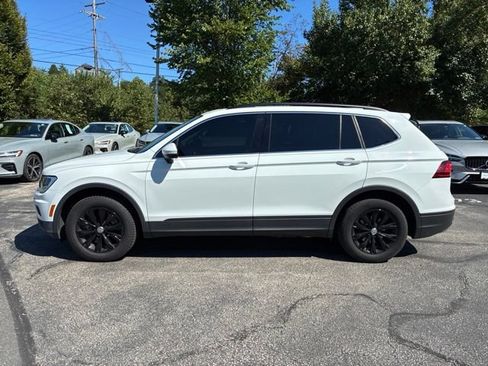 Used 2019 Volkswagen Tiguan SE w/ Panoramic Sunroof Package AWD/4WD image 2