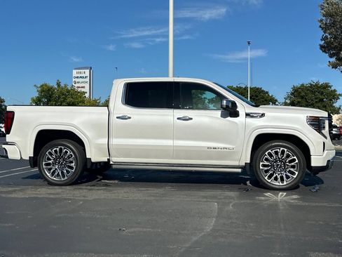 Used 2025 GMC Sierra 1500 Denali Ultimate AWD/4WD image 3