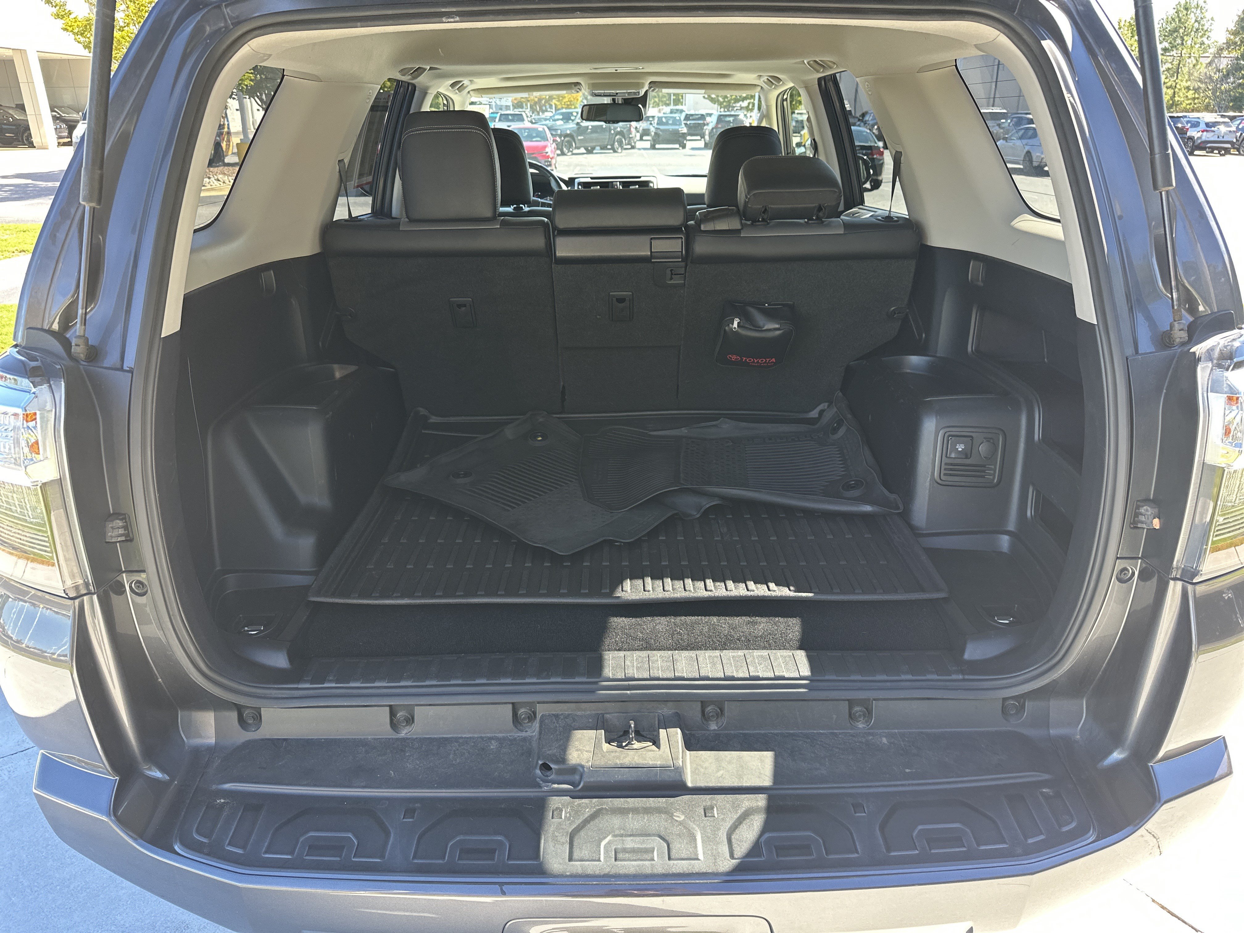 Used 2023 Toyota 4Runner SR5 Premium w/ Moonroof Package RWD image 32