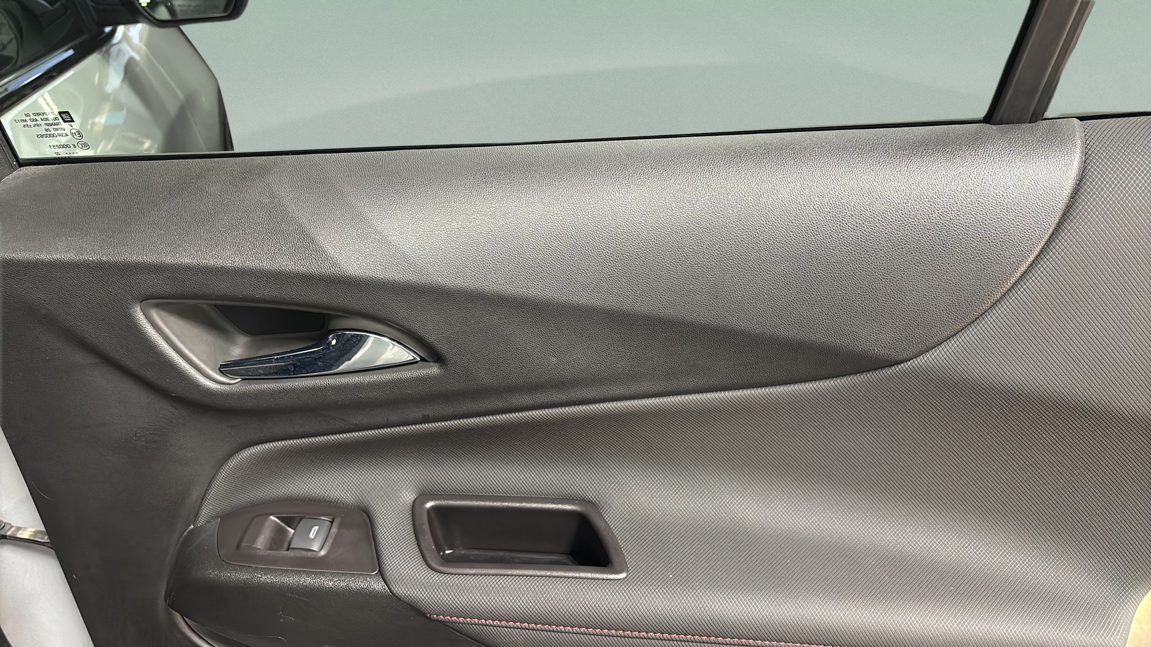 Used 2022 Chevrolet Equinox RS w/ Infotainment Package FWD image 21