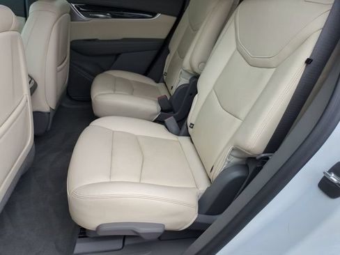 Used 2022 Cadillac XT6 Premium Luxury AWD/4WD image 15