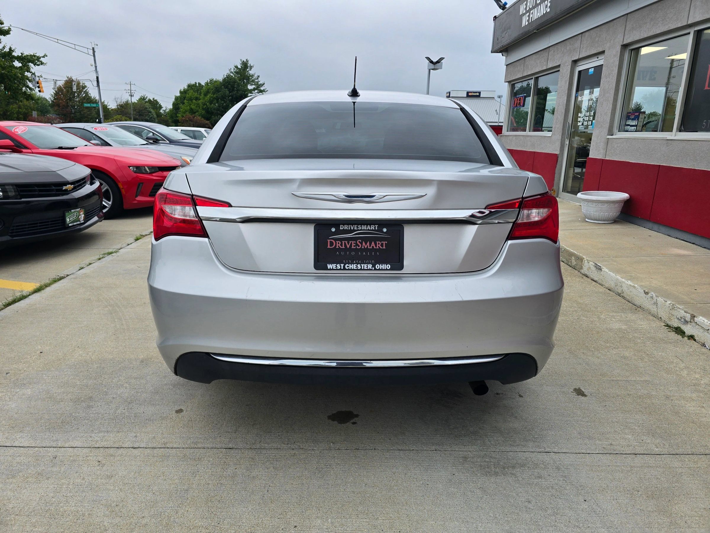 Used 2011 Chrysler 200 Limited FWD image 4