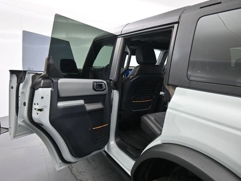 Used 2023 Ford Bronco Badlands image 18