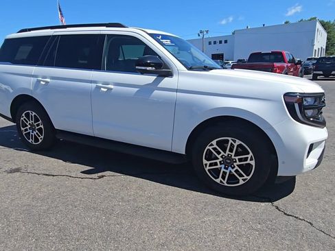 Used 2025 Ford Expedition Active AWD/4WD image 21