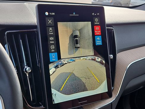 New 2026 Volvo XC60 B5 Plus w/ Protection Package Premier image 17