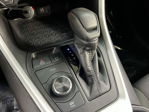 Used 2024 Toyota RAV4 AWD Hybrid image 26