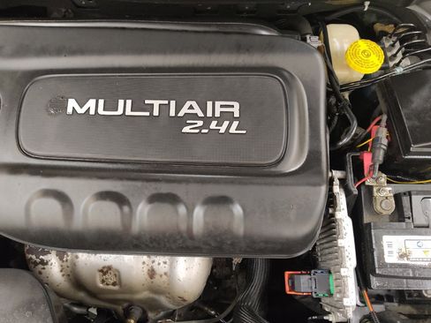 Used 2016 Jeep Cherokee Sport image 30