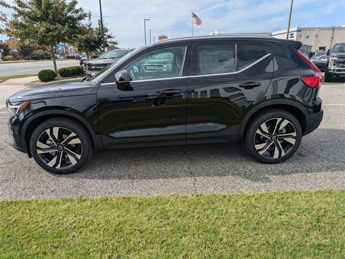New 2025 Volvo XC40 B5 Plus w/ Protection Package Premier image 7