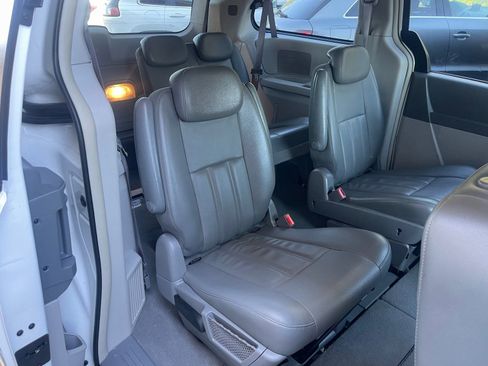 Used 2010 Dodge Grand Caravan SXT image 25