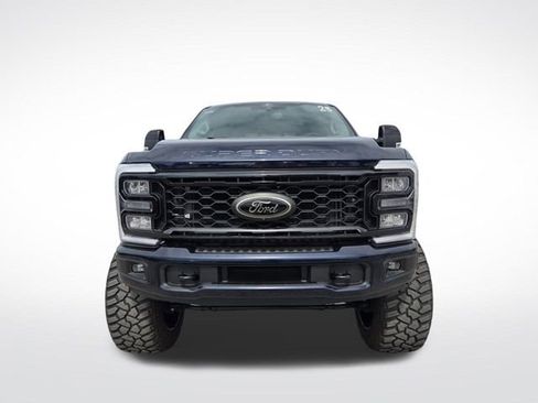 Used 2025 Ford F250 Lariat w/ Black Appearance Package AWD/4WD image 3